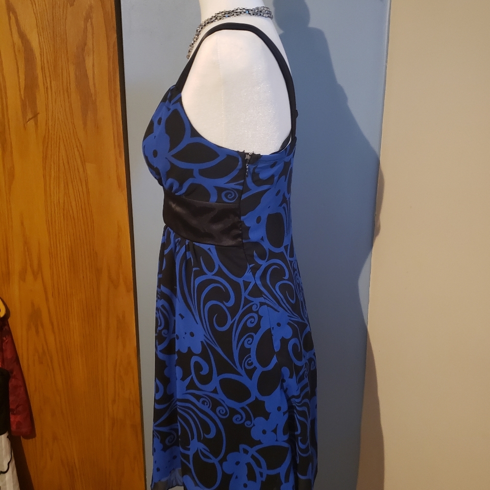 Dress - Picture 2 of 4